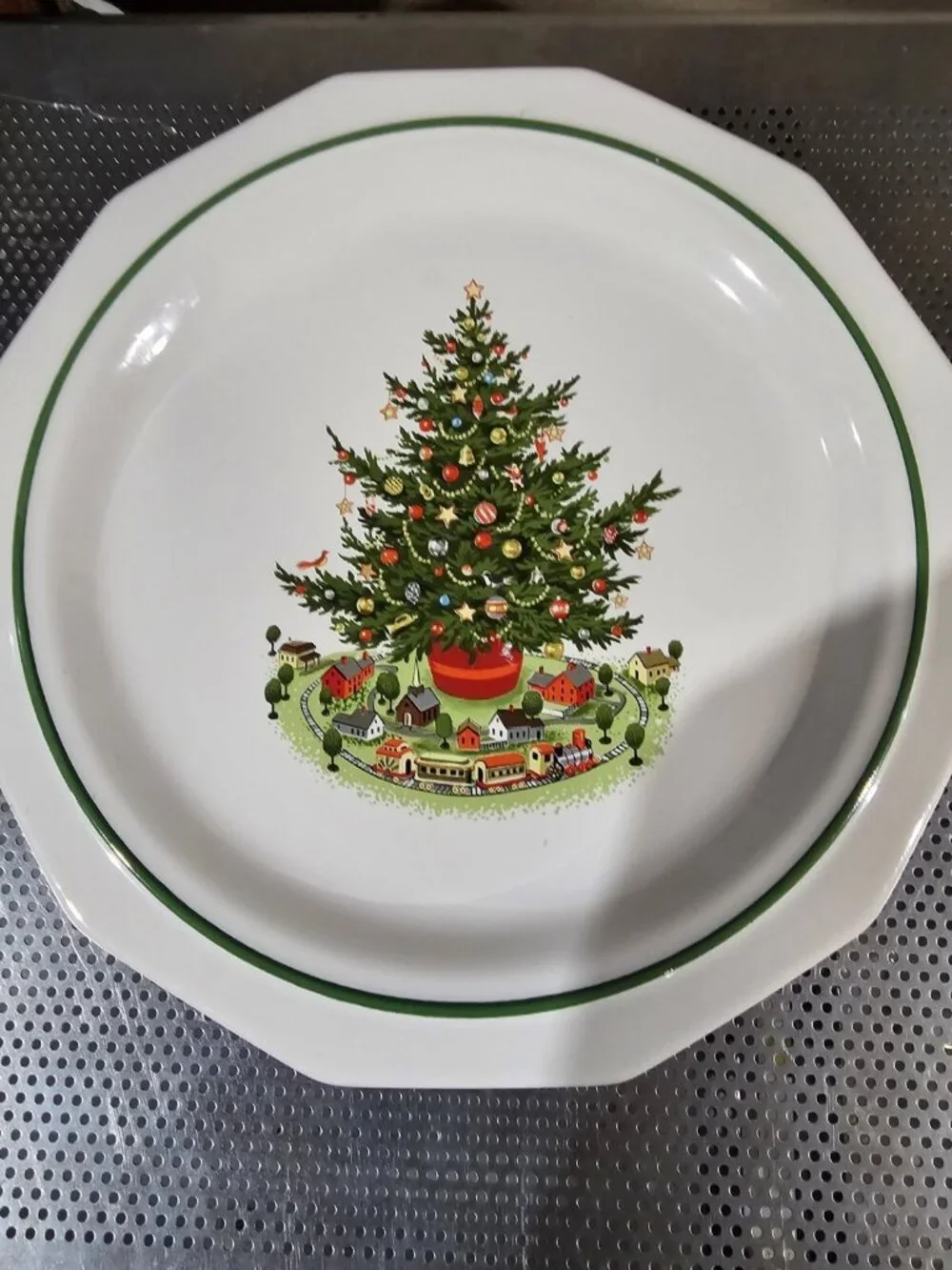 Pfaltzgraff Heritage Train Holiday Dinner Plate Christmas White Green 10.75